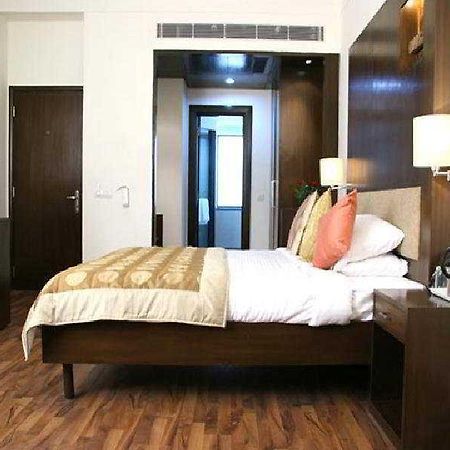 Dolphinn Delhi (National Capital Territory of India) Exterior foto